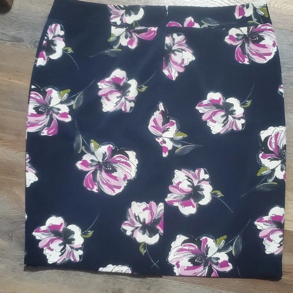 Ann Taylor factory floral navy pencil skirt nwt - Picture 6 of 6